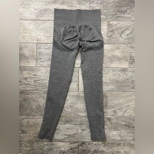 NWOT butt-scrunch grey leggings